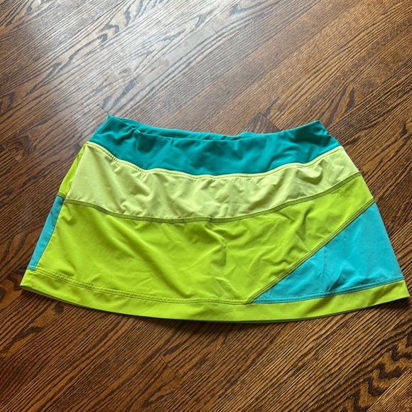 Title Nine colorblock stretch vented athletic wear skort. XL. - Picture 1 of 4